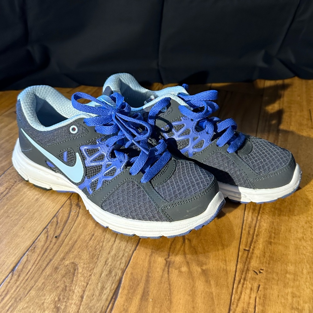 Nike Relentless 2 tennis shoes